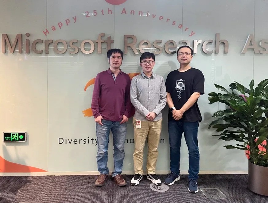 林郅琦与 mentor 苗又山(右)、杨懋(左)合影